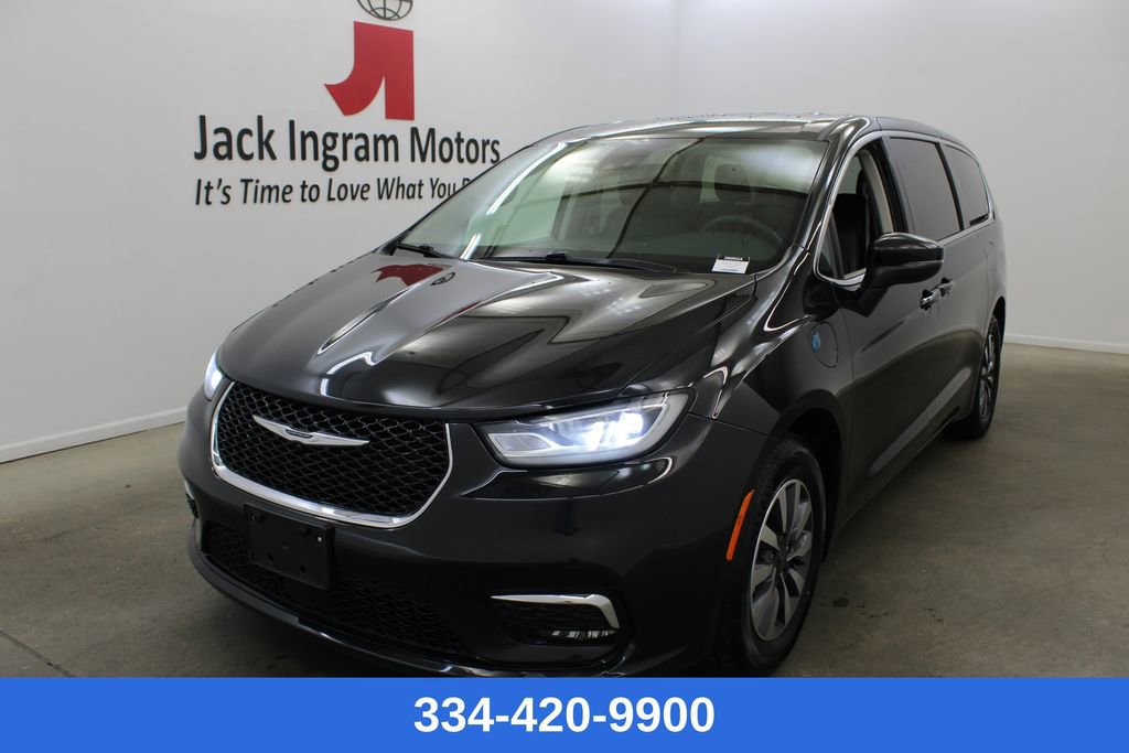 Used 2023 Chrysler Pacifica Touring-L