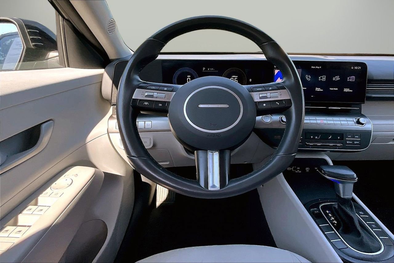 Used 2024 Hyundai Kona SEL FWD image 11