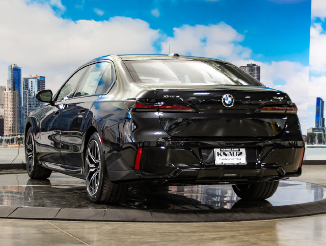 Used 2026 BMW 740i xDrive AWD/4WD image 9