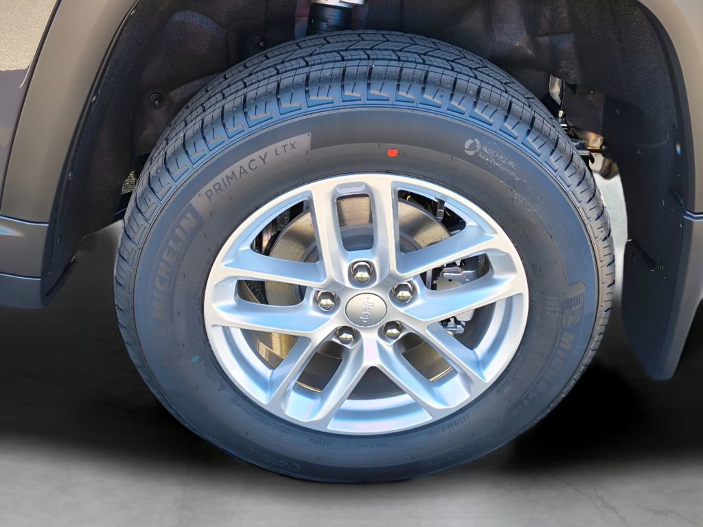 New 2025 Jeep Grand Cherokee Laredo X w/ Luxury Tech Group I image 3