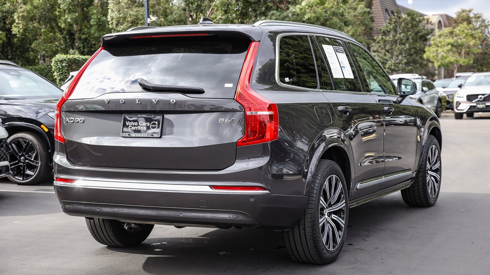 Used 2024 Volvo XC90 B6 Plus image 9