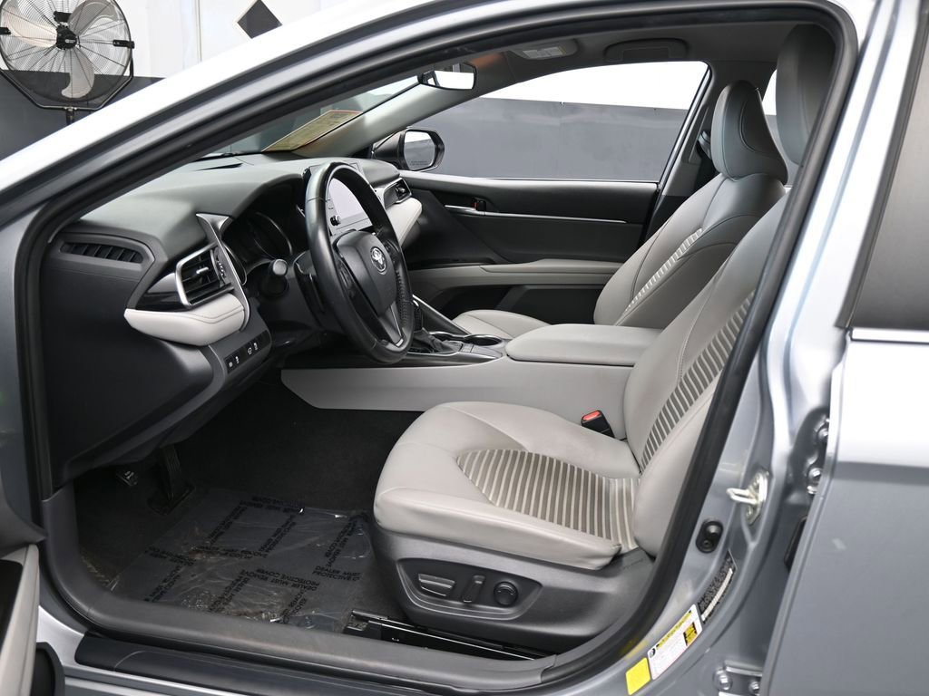 Used 2022 Toyota Camry SE image 11
