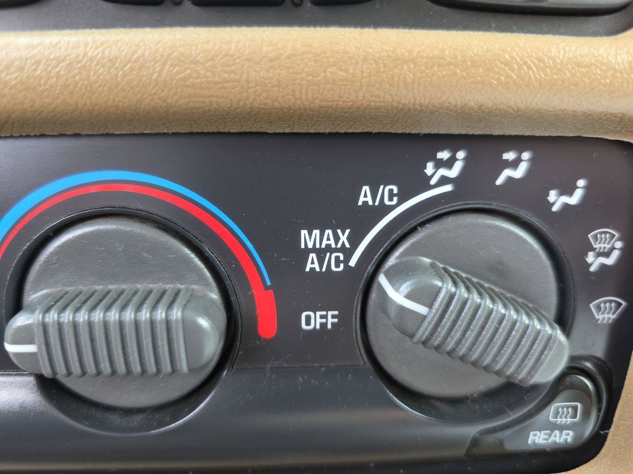 Used 2002 Chevrolet Blazer LS w/ Preferred Equipment Group image 25