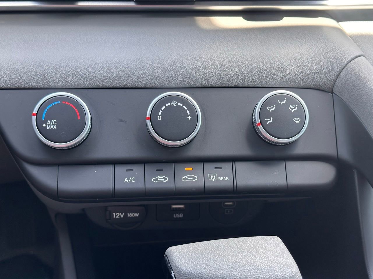 Certified 2026 Hyundai Elantra SE FWD image 32