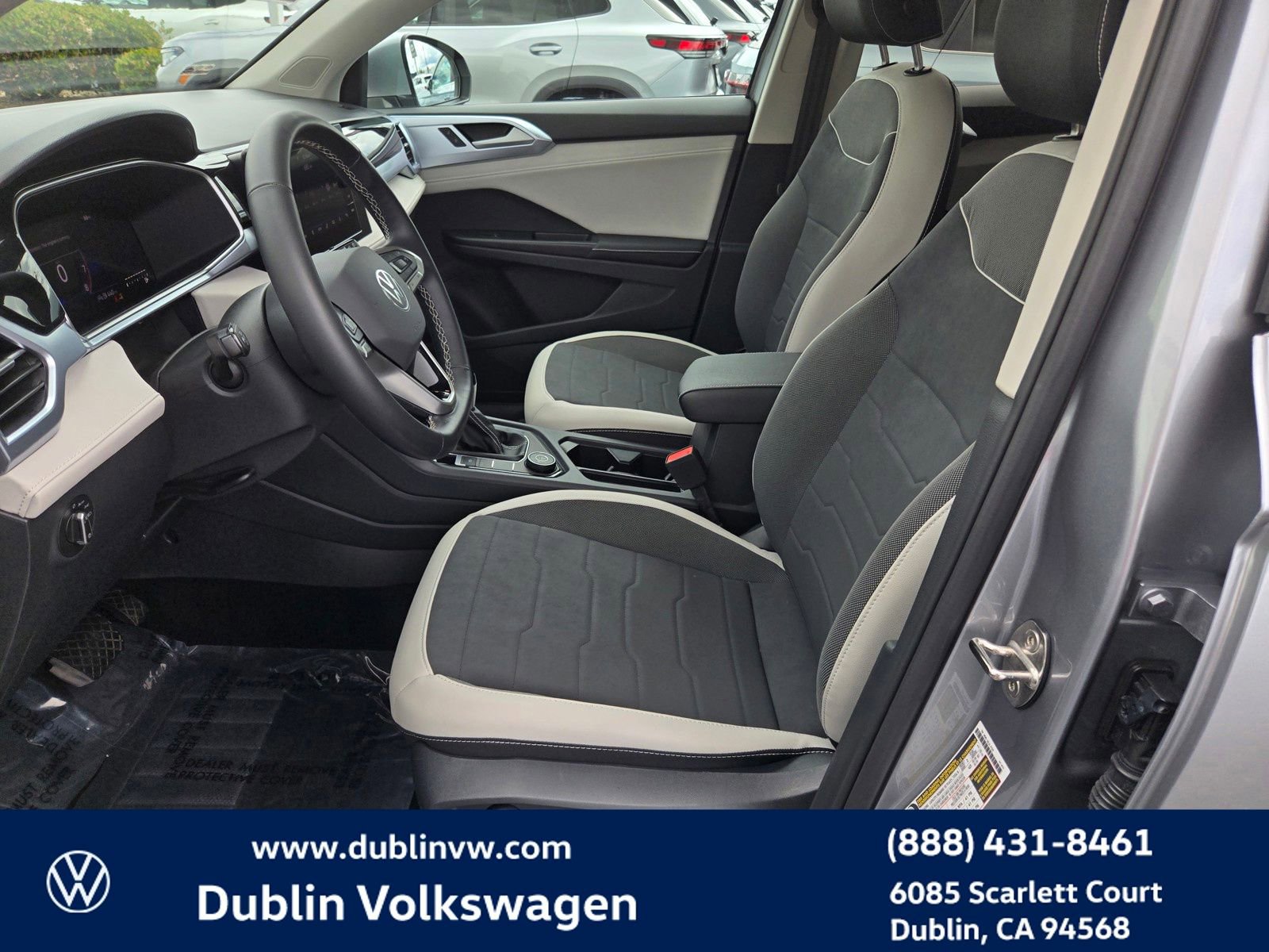 Used 2025 Volkswagen Taos SE image 16