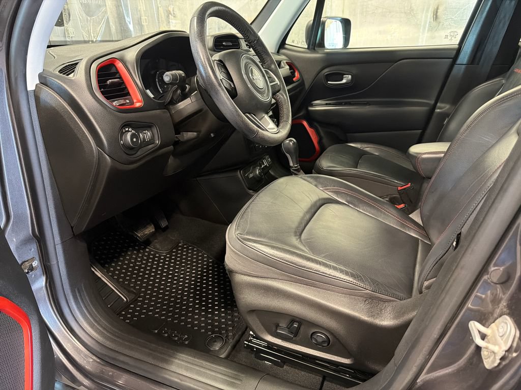 Used 2020 Jeep Renegade Trailhawk w/ Premium Leather Group AWD/4WD image 3