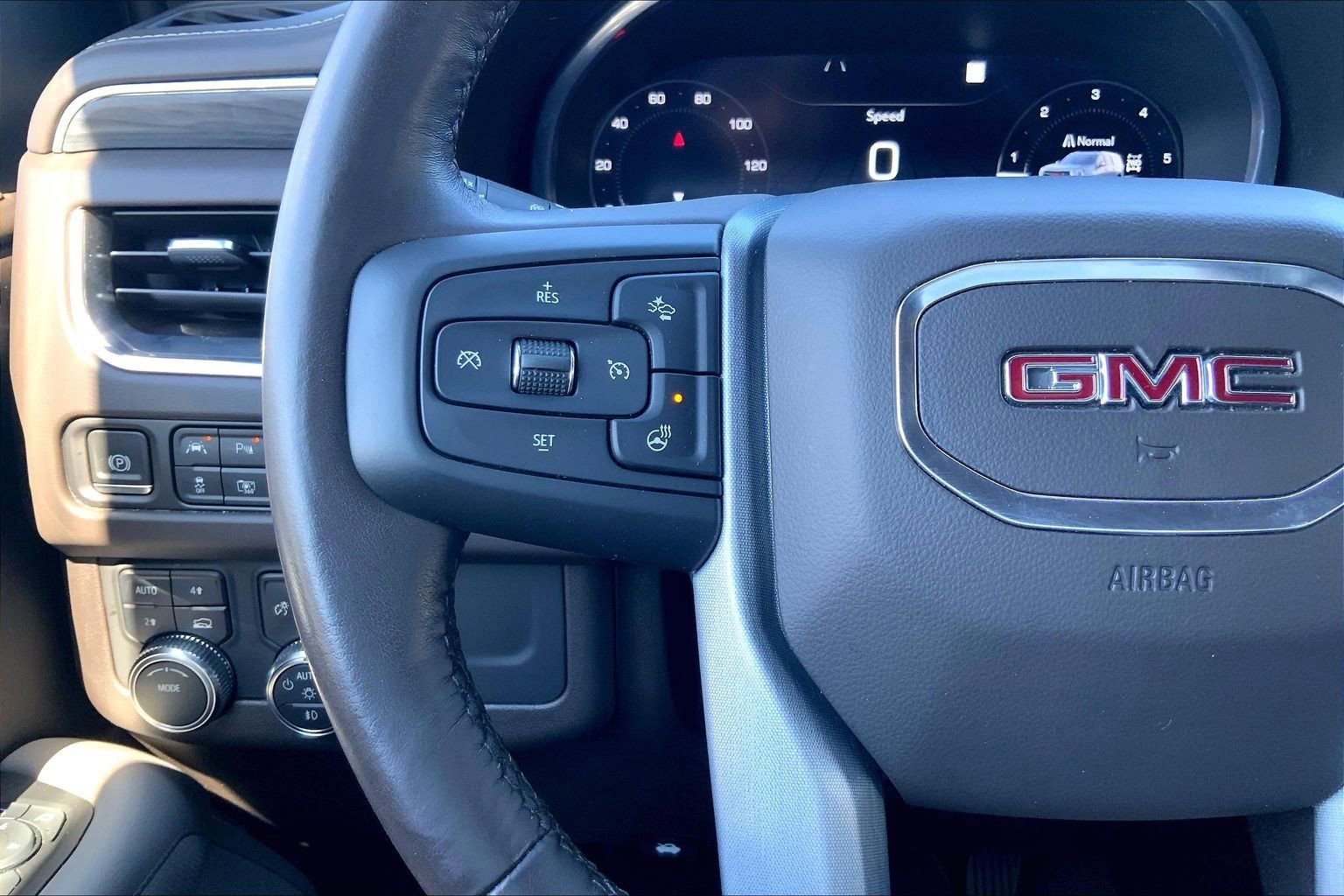 Used 2022 GMC Yukon SLT w/ SLT Premium Package image 23
