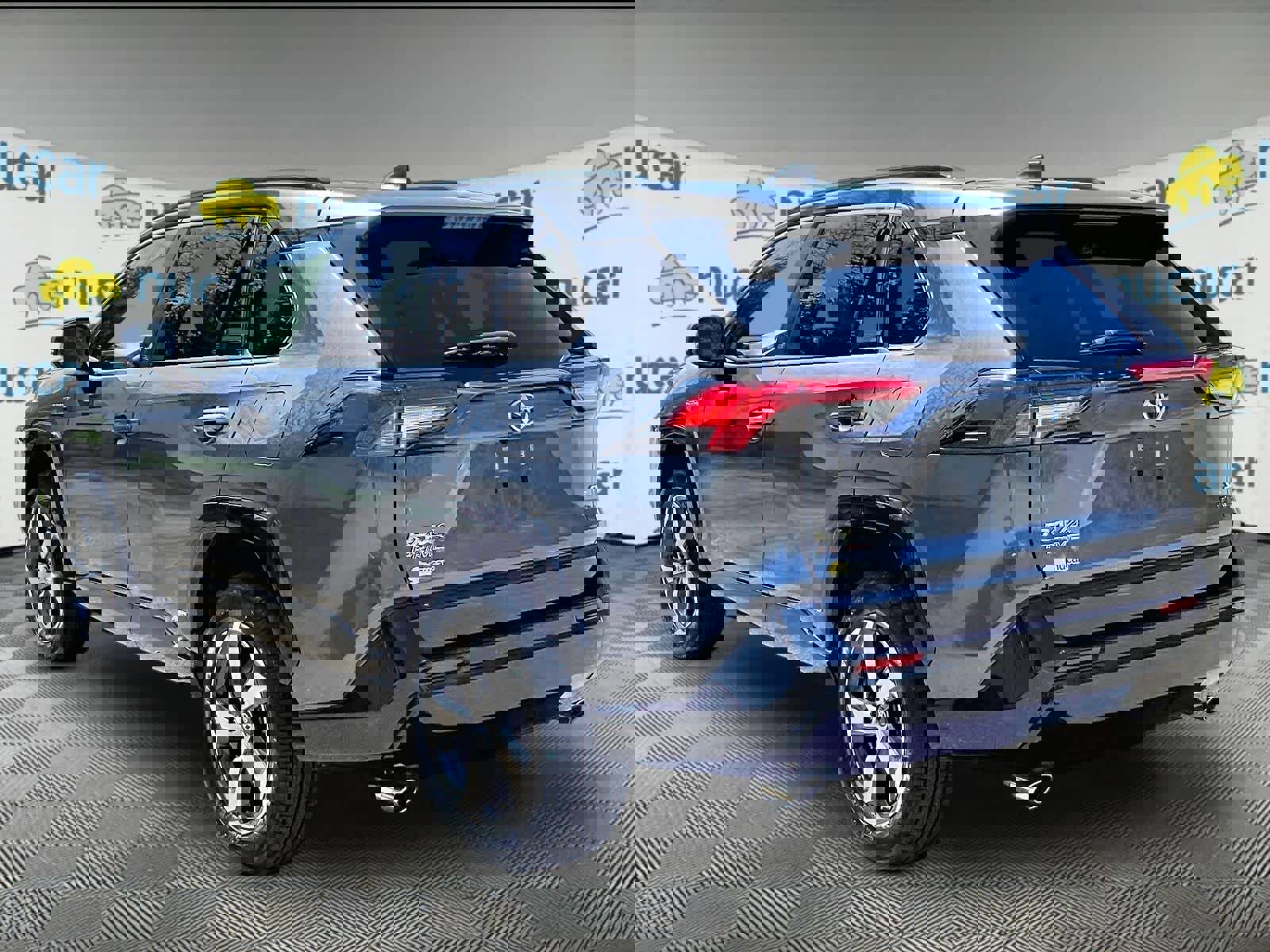 Used 2023 Toyota RAV4 SE w/ Weather & Moonroof Package image 4