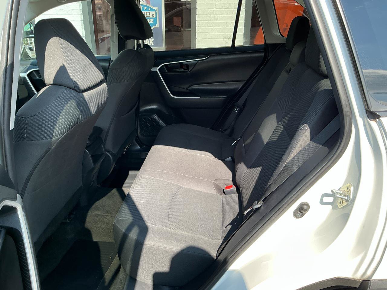 Used 2021 Toyota RAV4 LE AWD/4WD image 16