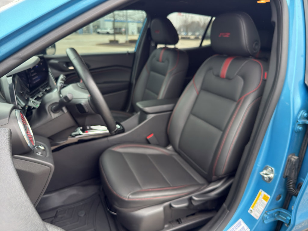 Used 2025 Chevrolet Trax RS w/ Sunroof Package image 14