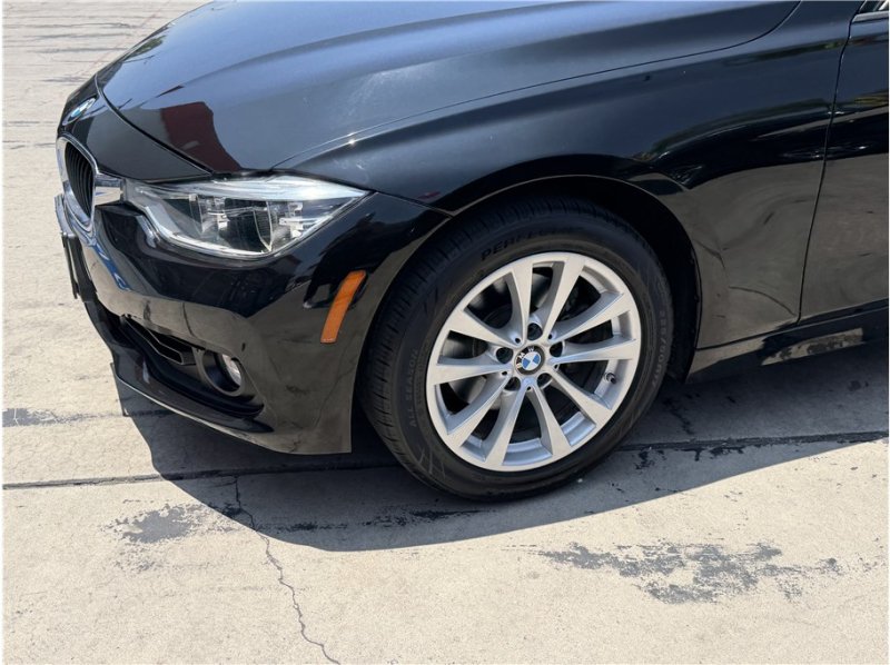 Used 2018 BMW 320i Sedan RWD image 10