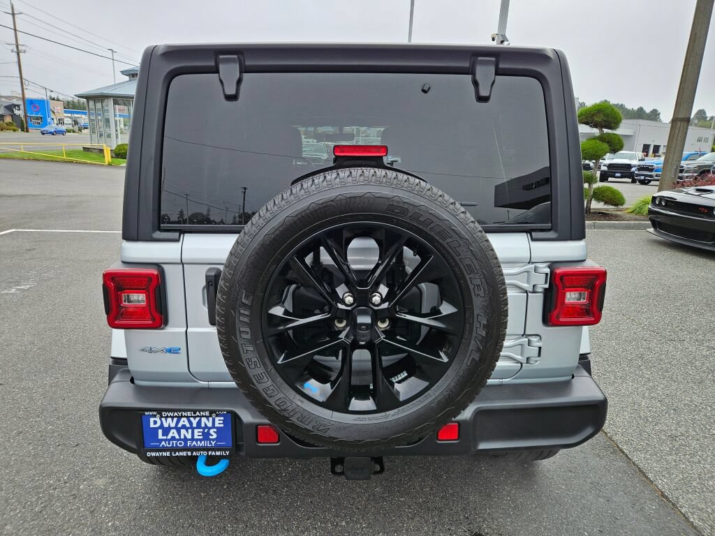 Used 2023 Jeep Wrangler Unlimited Sahara w/ Cold Weather Group AWD/4WD image 4