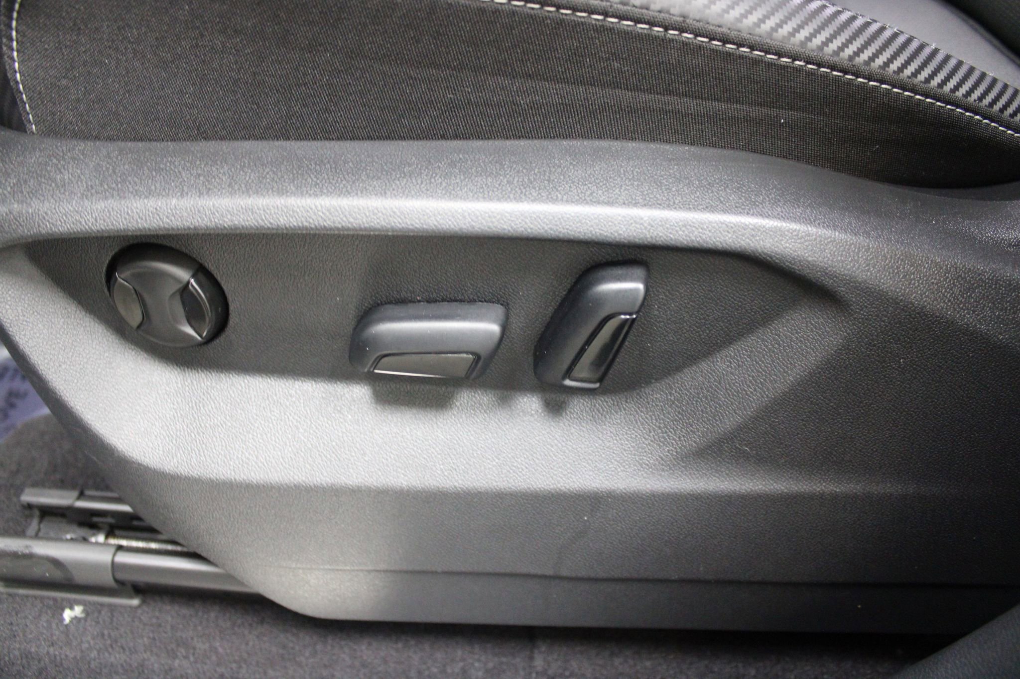 Used 2024 Volkswagen Atlas Cross Sport SE image 14