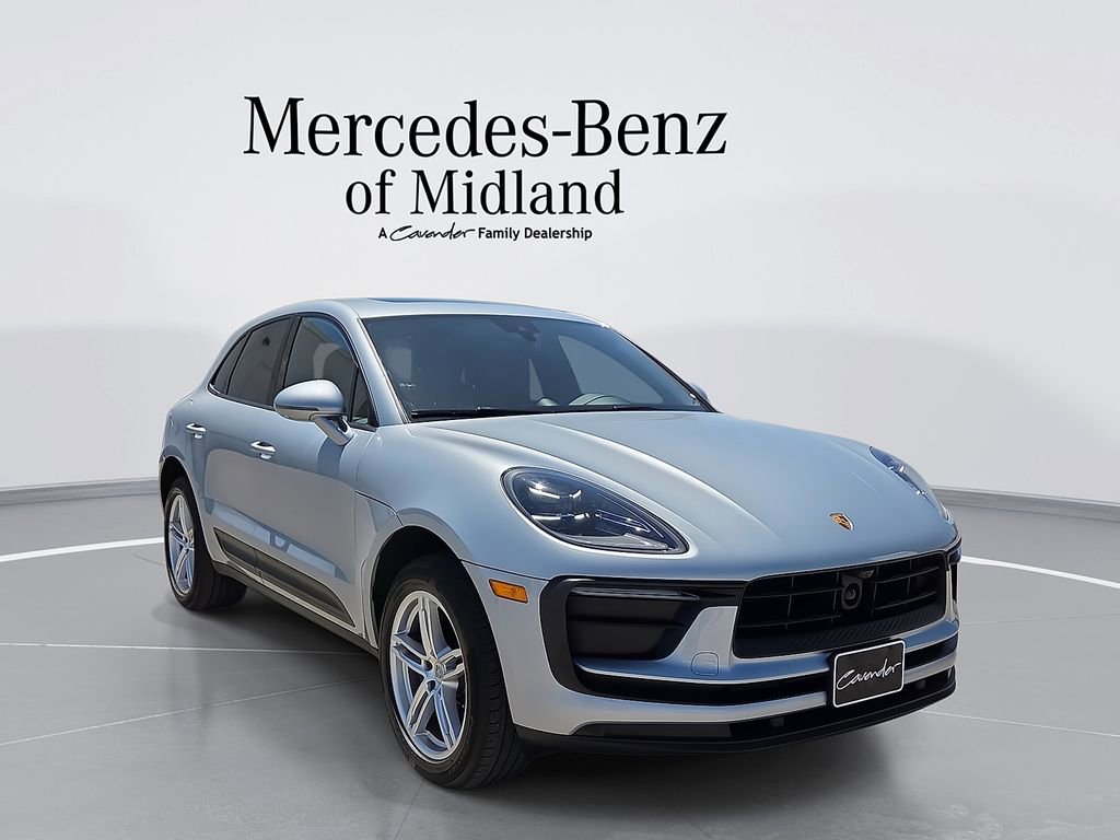 Used 2025 Porsche Macan AWD/4WD image 1