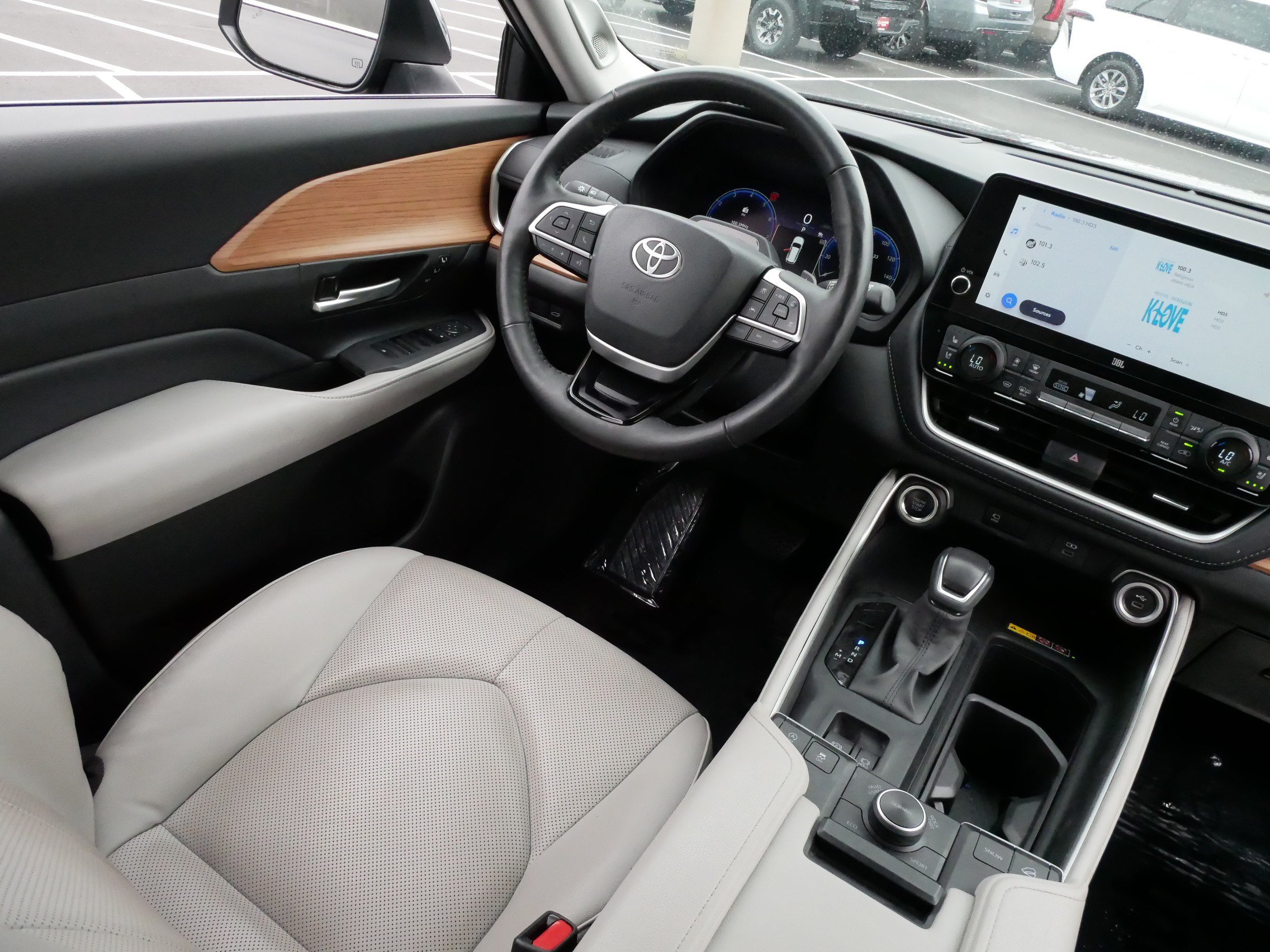 Certified 2025 Toyota Grand Highlander AWD image 9