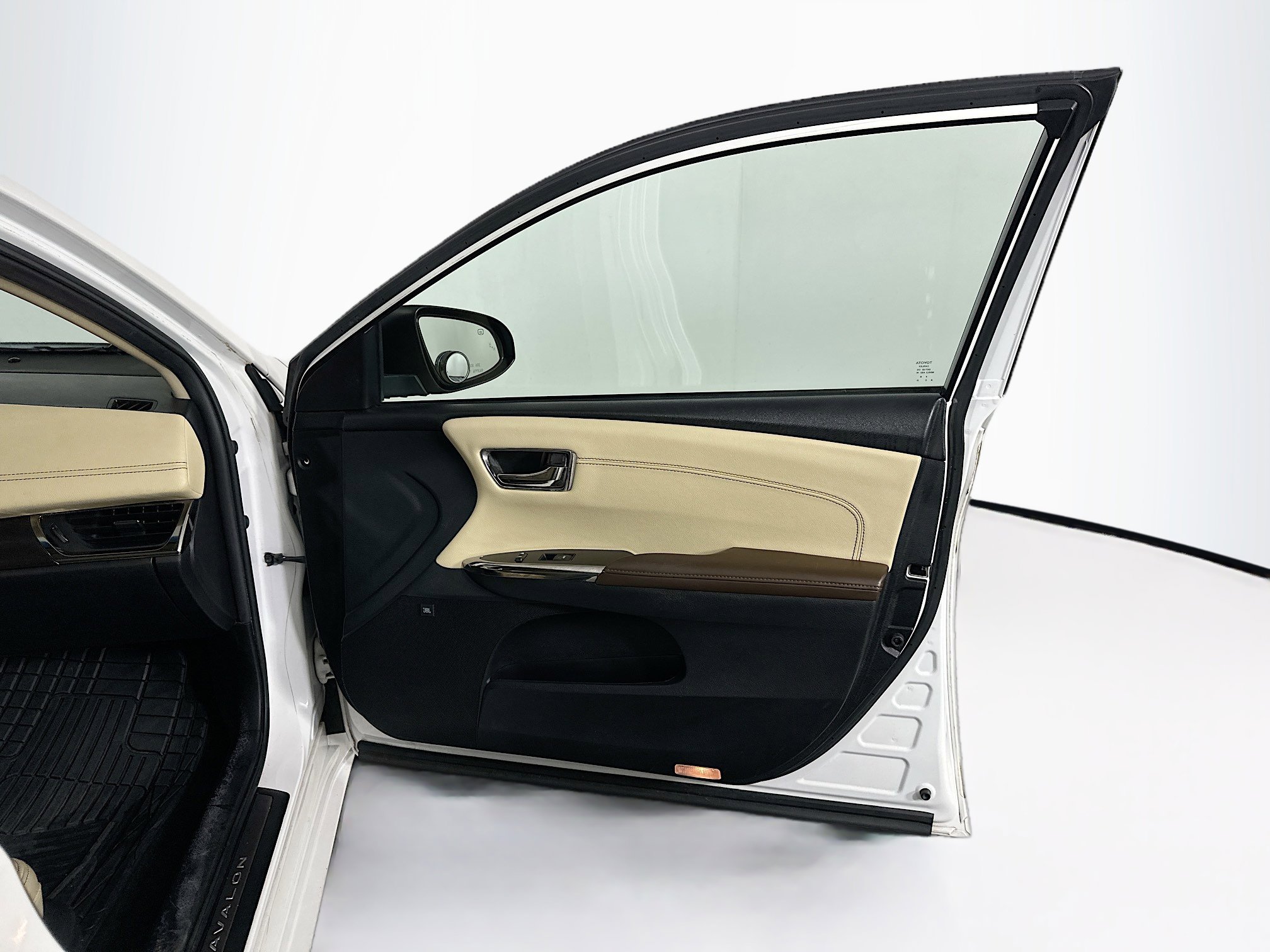 Used 2016 Toyota Avalon Limited w/ Toyota Safety Sense Package FWD image 31