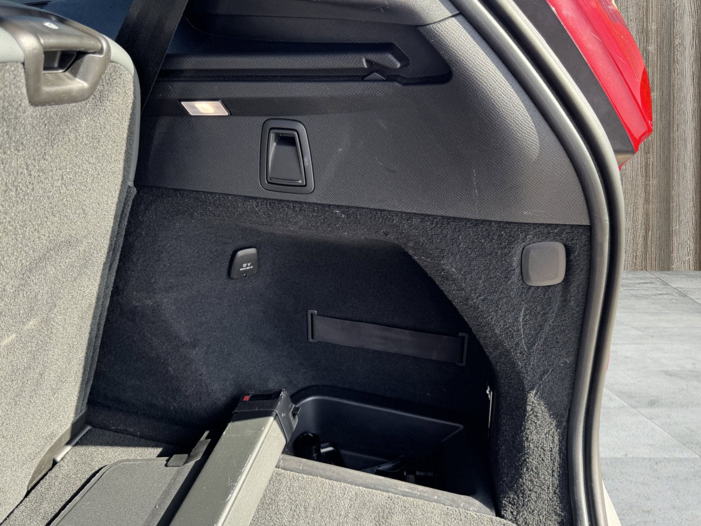 Used 2024 Volvo XC90 T8 Ultimate w/ Lounge Package image 48