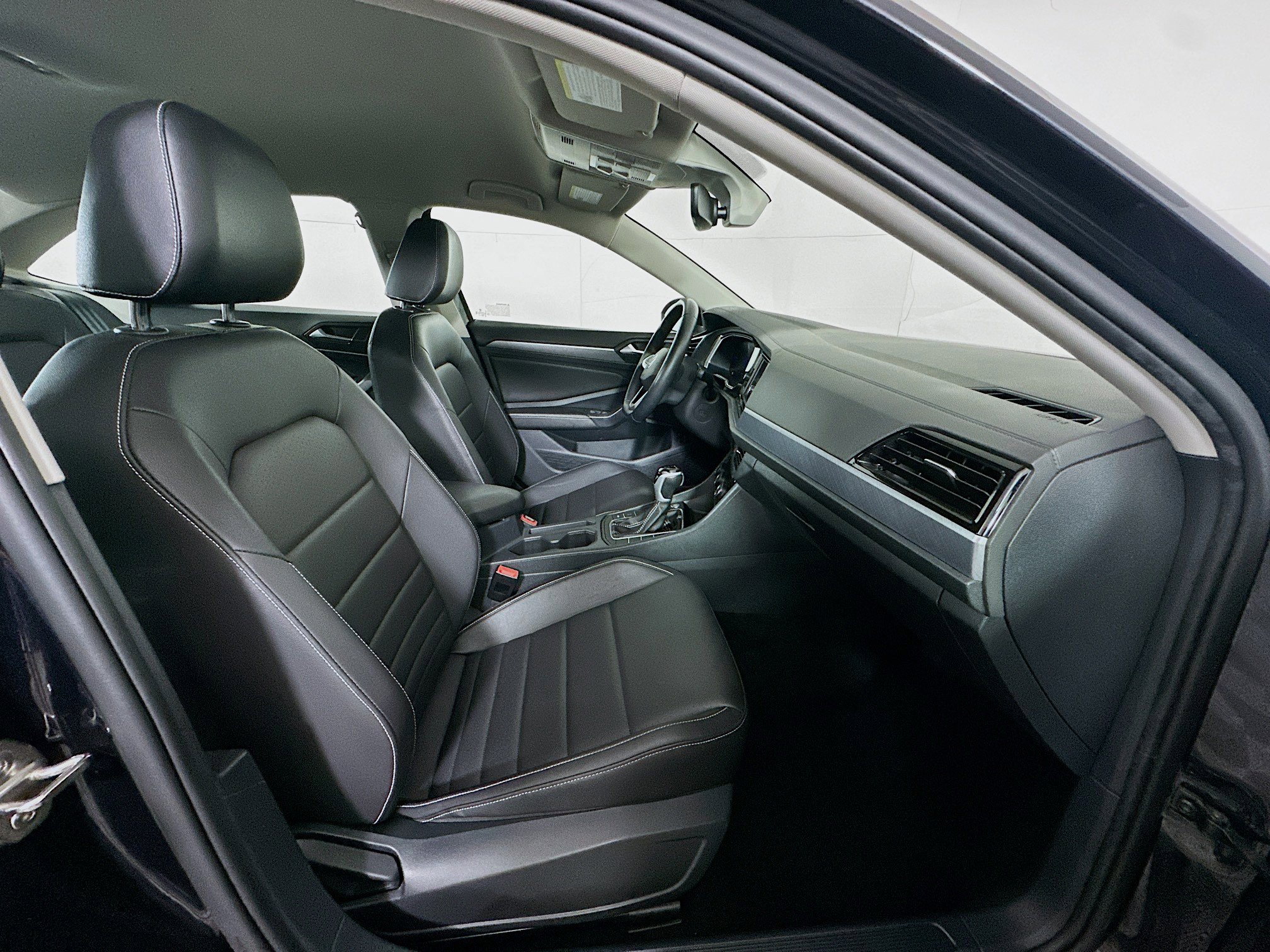 Used 2024 Volkswagen Jetta SE image 29