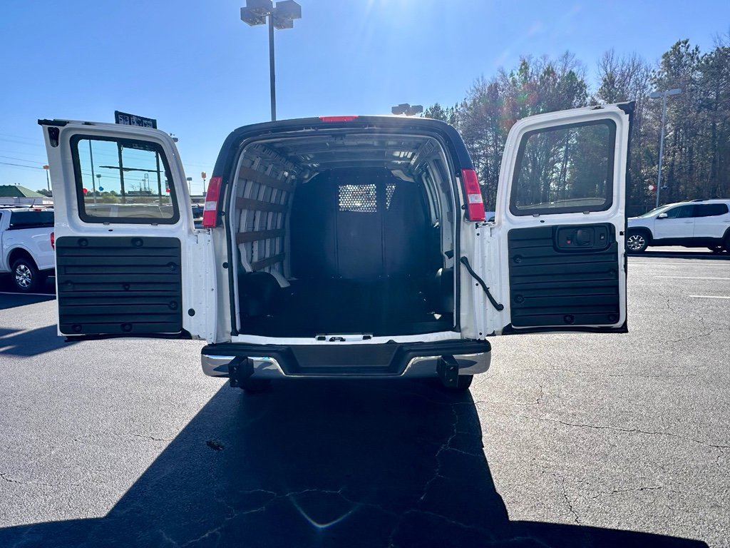 Used 2024 GMC Savana 2500 w/ Driver Convenience Package image 9