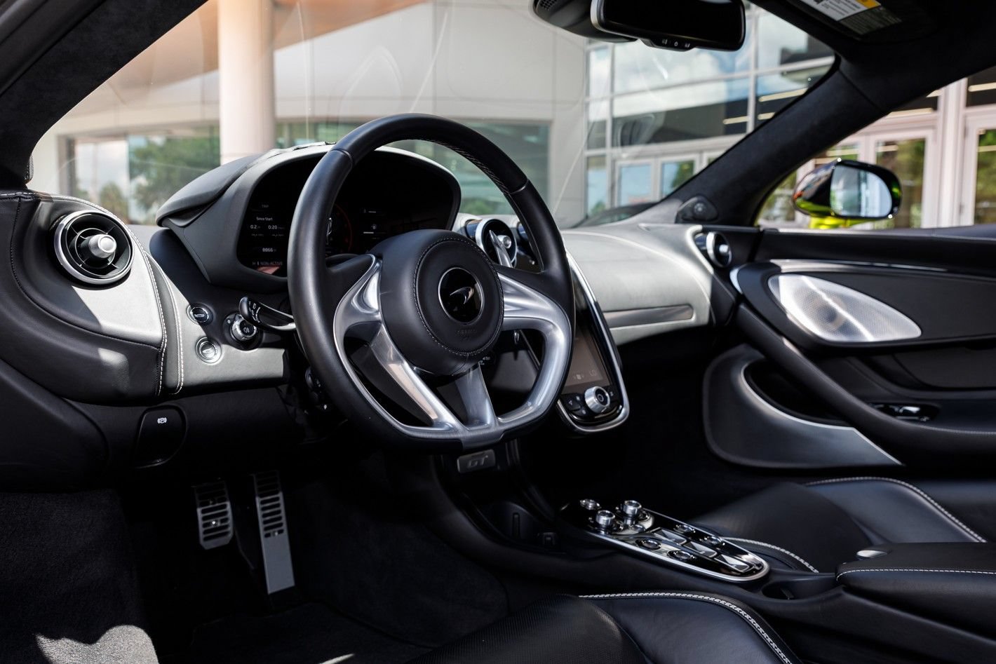 Used 2023 McLaren GT RWD image 45
