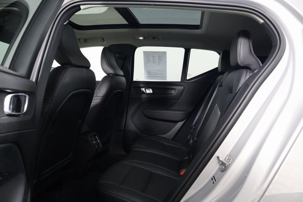 Used 2025 Volvo XC40 B5 Ultra w/ Climate Package image 11