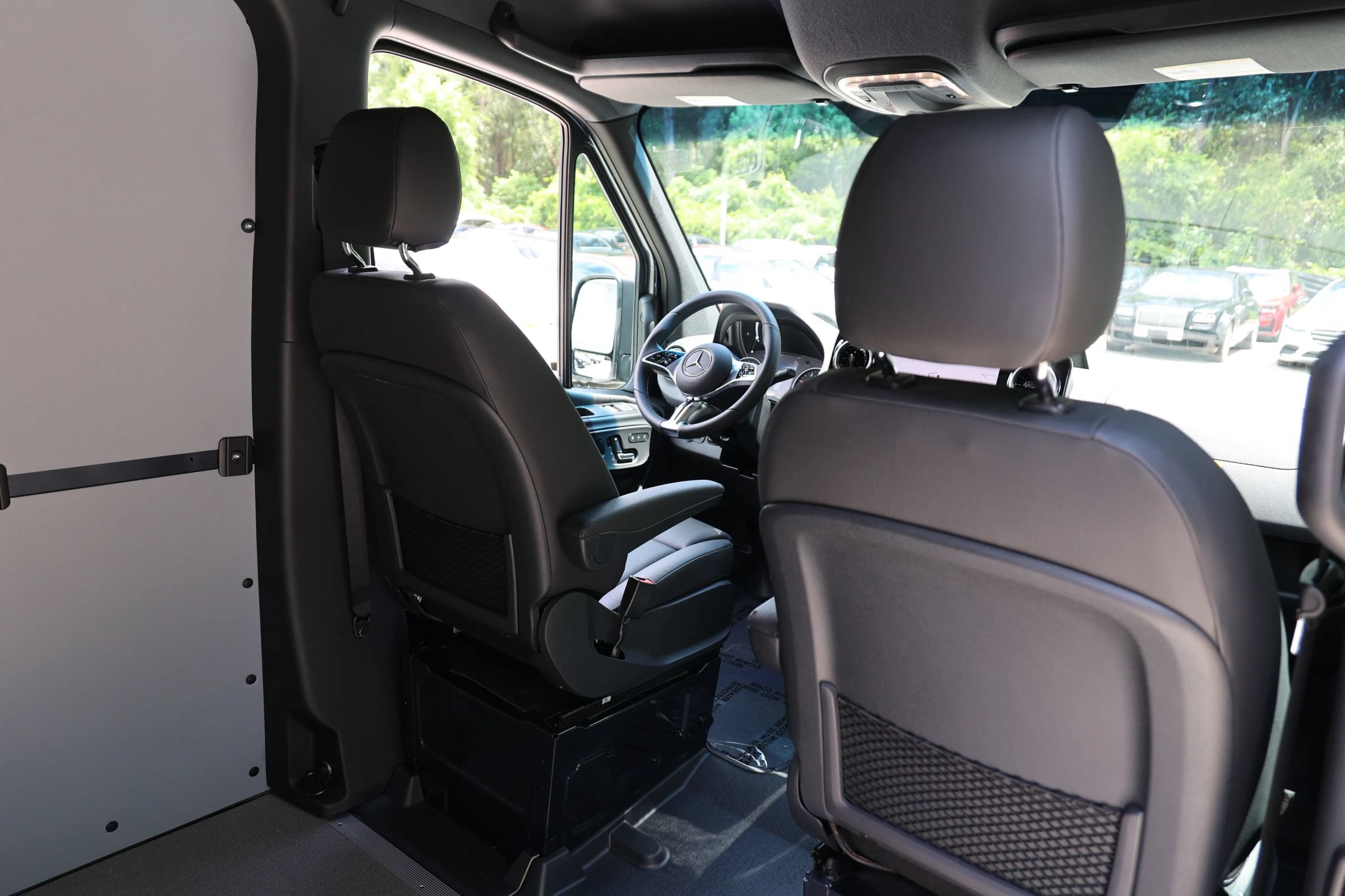 Used 2025 Mercedes-Benz Sprinter 2500 image 40