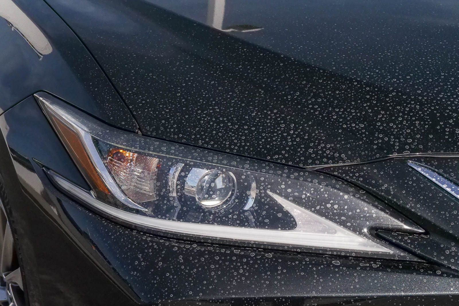 Used 2019 Lexus ES 300h w/ Accessory Package 2 image 4