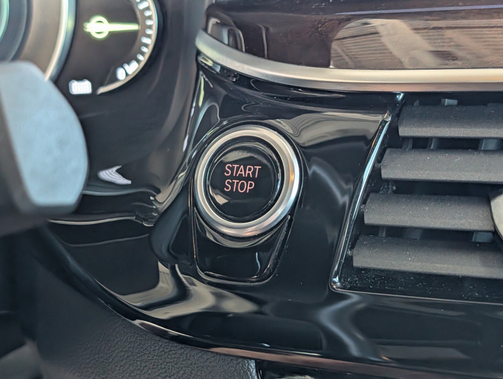 Used 2018 BMW 530e xDrive w/ Premium Package 2 image 24