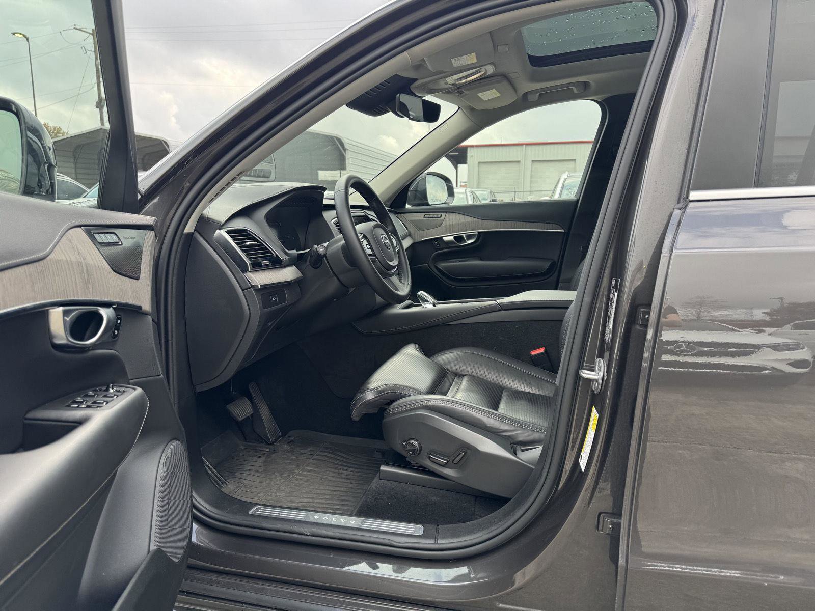 Used 2024 Volvo XC90 B6 Ultimate w/ Protection Package image 5