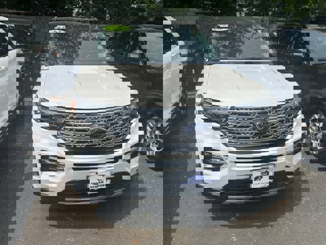 Used 2022 Ford Explorer Limited w/ Equipment Group 301A image 2