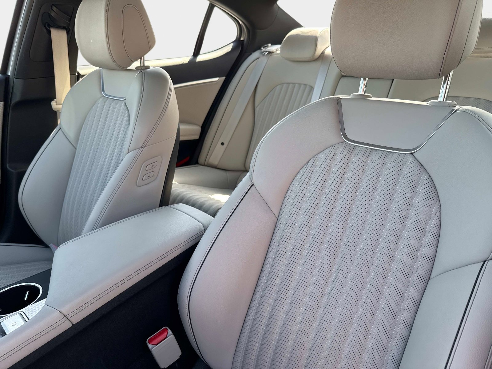 Used 2023 Genesis G70 2.0T w/ Sport Prestige Package image 21