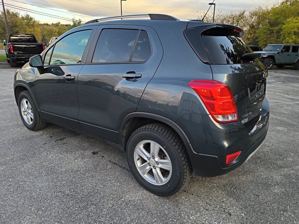 Used 2022 Chevrolet Trax LT w/ LT Convenience Package AWD/4WD image 3