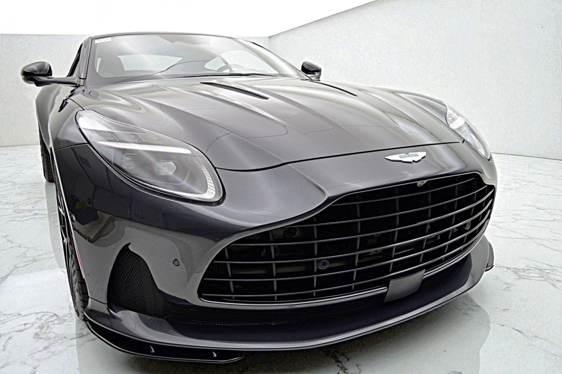 Used 2024 Aston Martin DB12 Coupe image 15