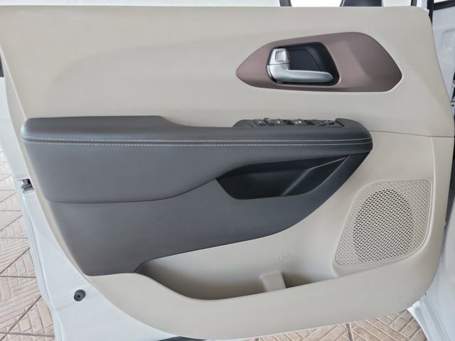 Used 2024 Chrysler Voyager LX image 19
