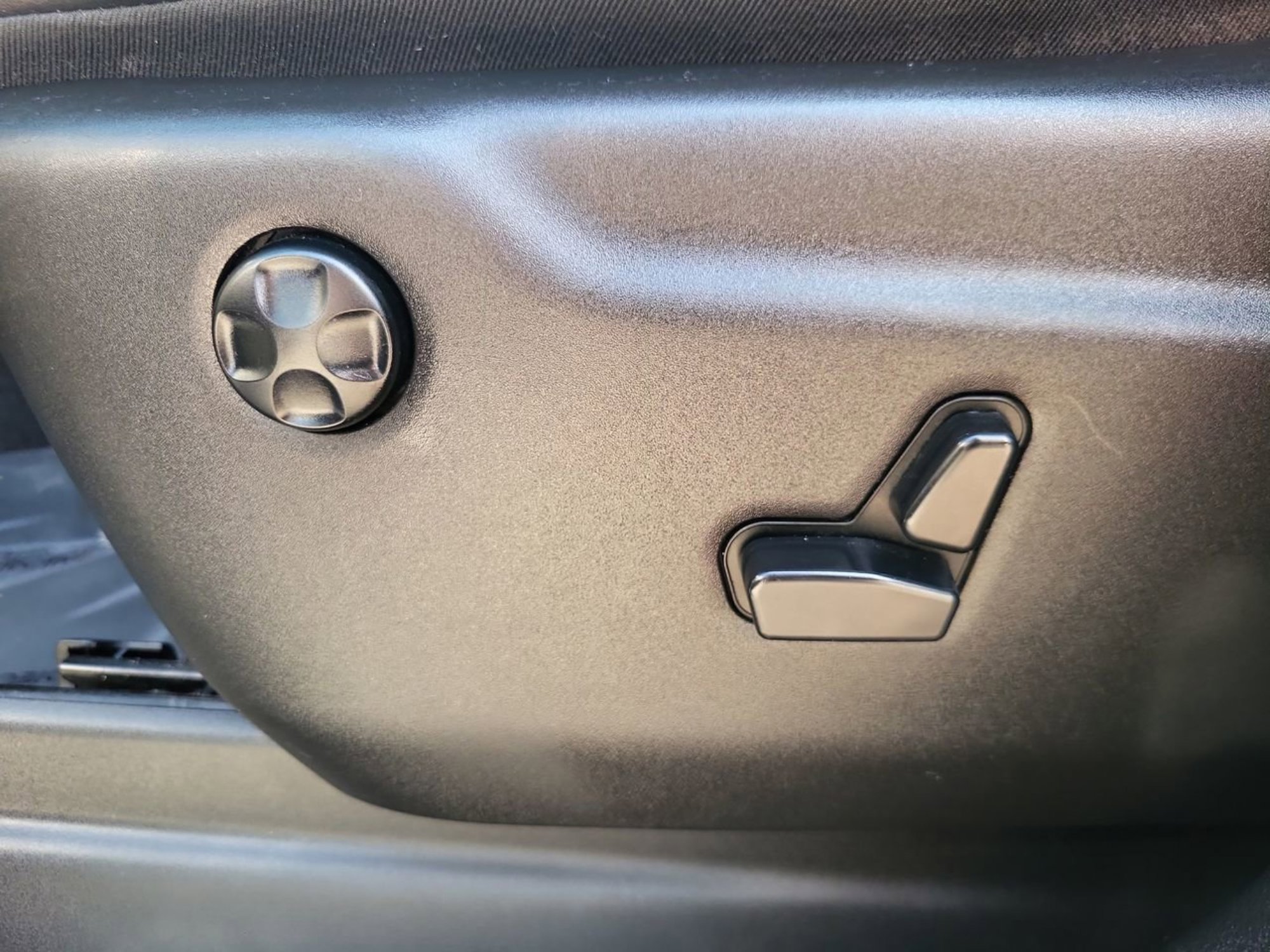 Used 2017 Jeep Grand Cherokee Limited w/ Luxury Group II image 20