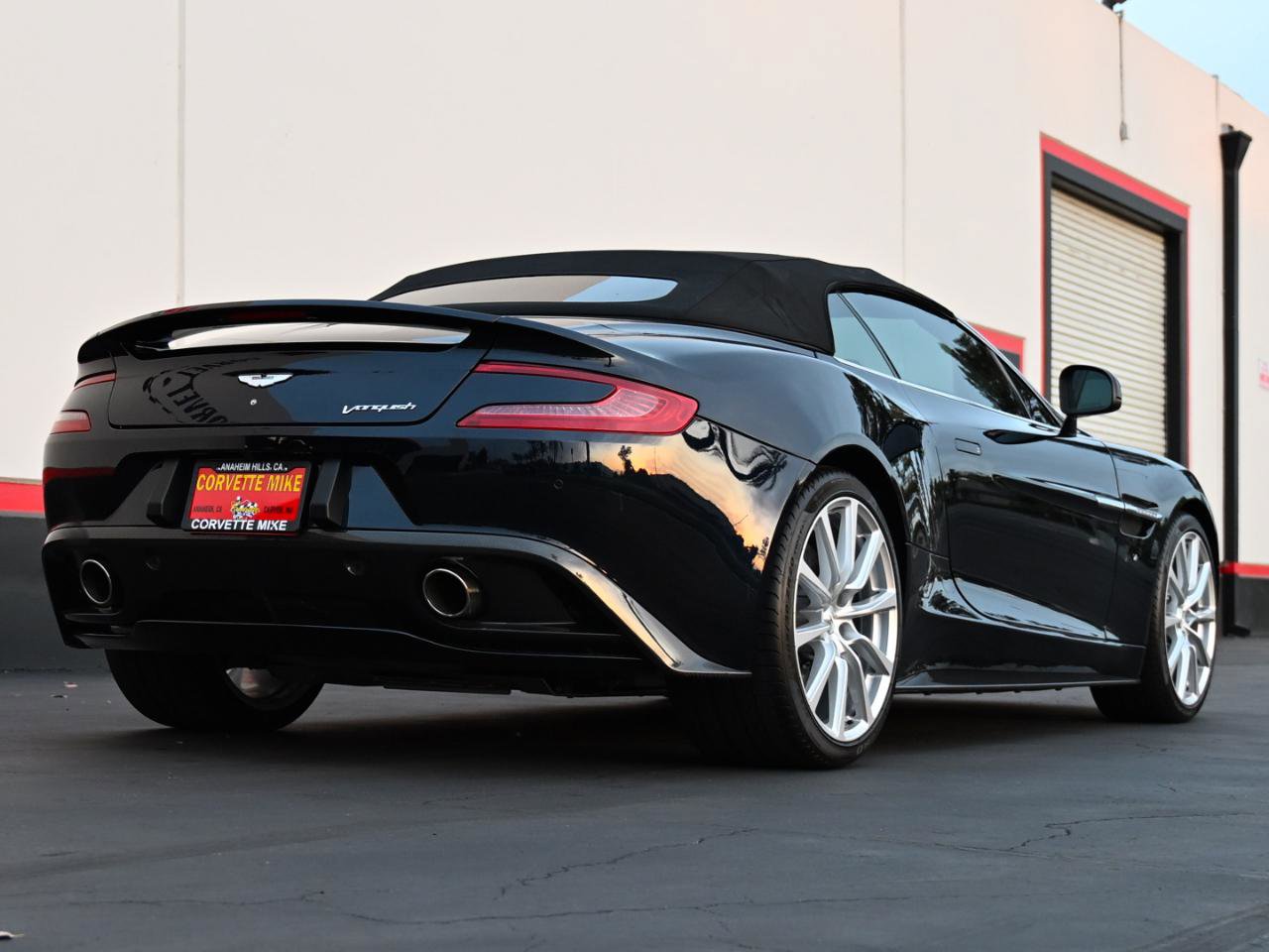 Used 2016 Aston Martin Vanquish Volante RWD image 11