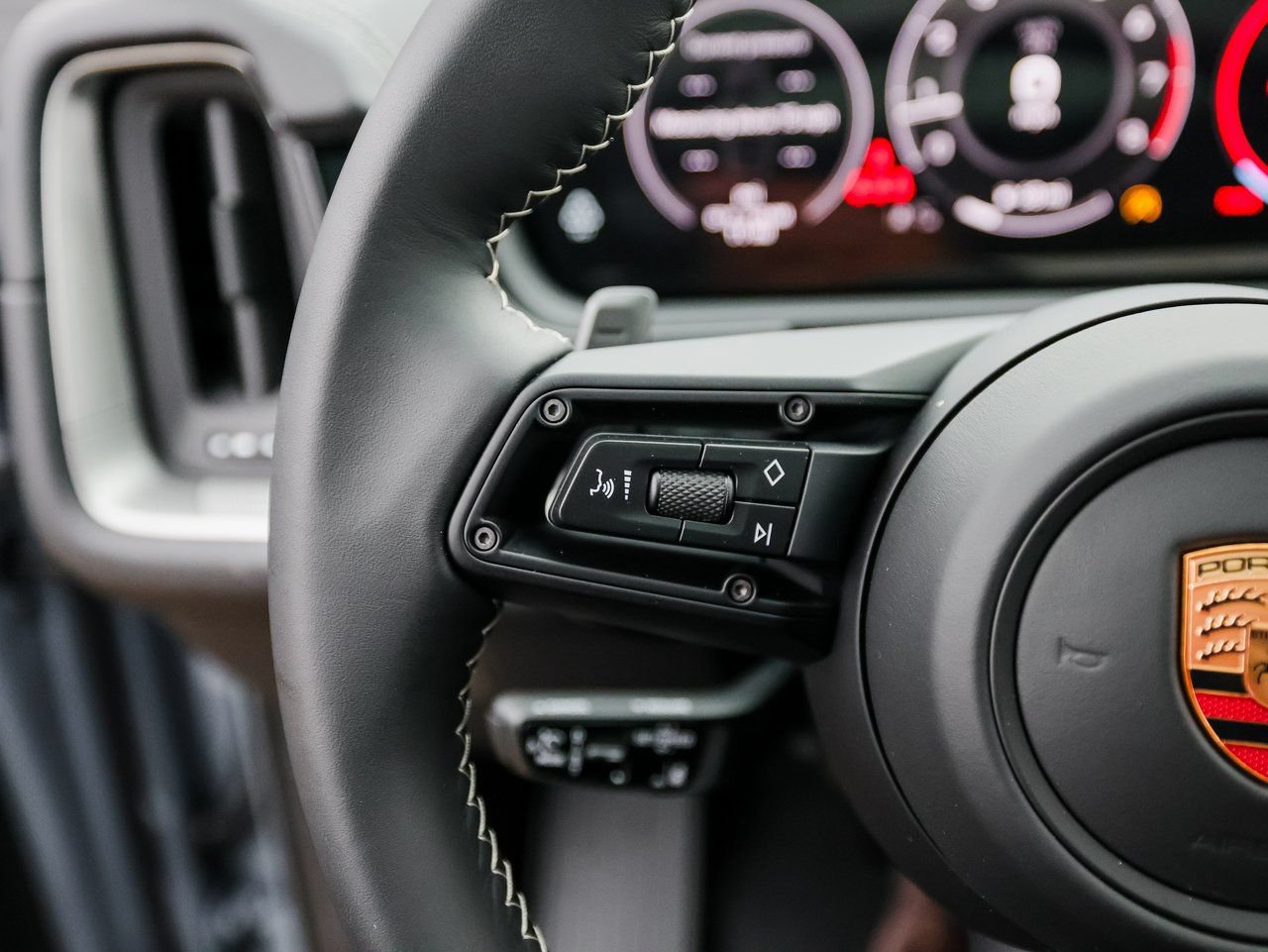 New 2026 Porsche Cayenne Coupe AWD/4WD image 17