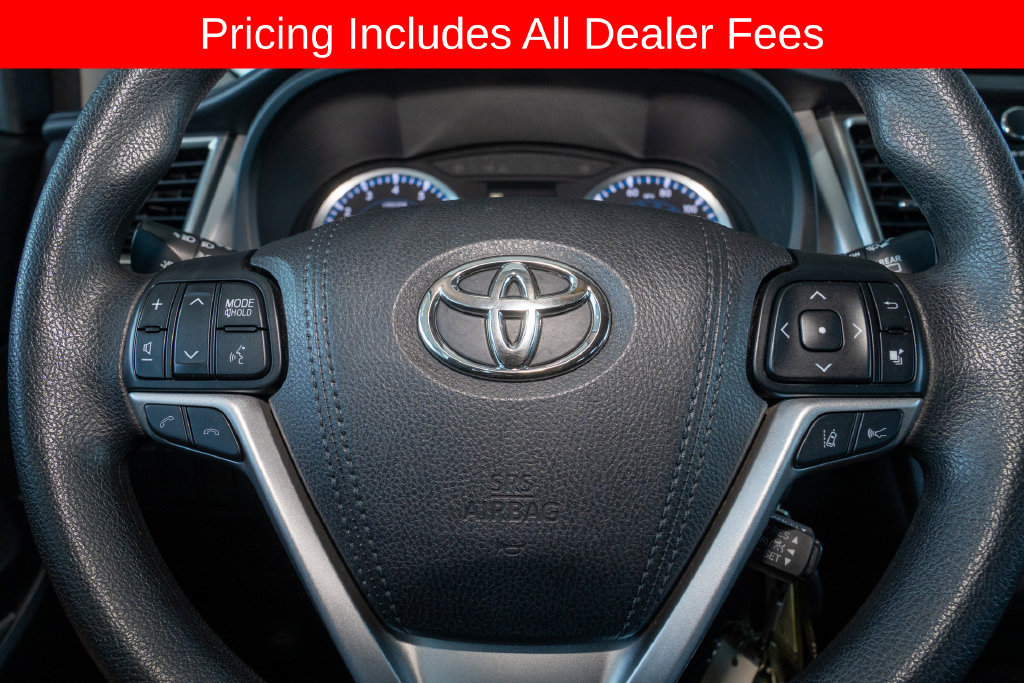 Used 2017 Toyota Highlander LE FWD image 16
