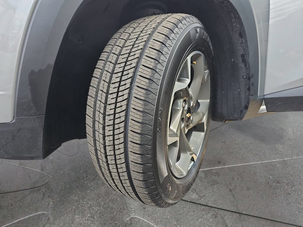 Used 2025 Chevrolet Trax LT w/ LT Convenience Package FWD image 30