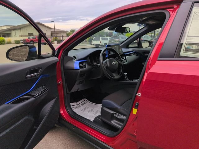 Used 2021 Toyota C-HR XLE FWD image 9