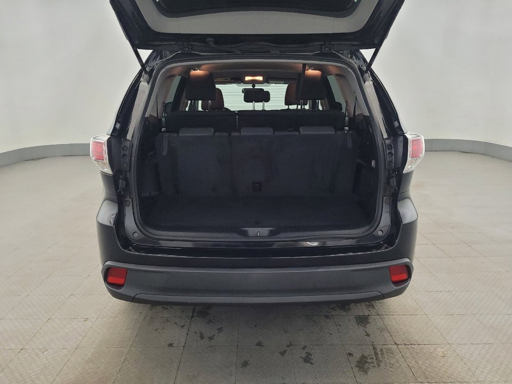 Used 2015 Toyota Highlander LE image 29