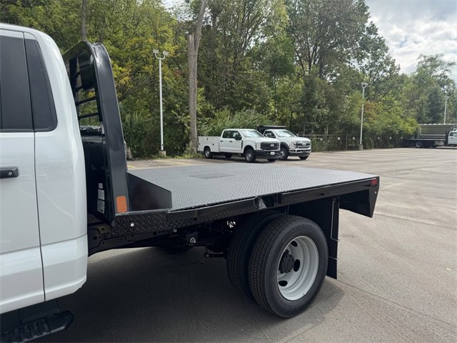 New 2025 Ford F550 4x4 Regular Cab Super Duty image 8