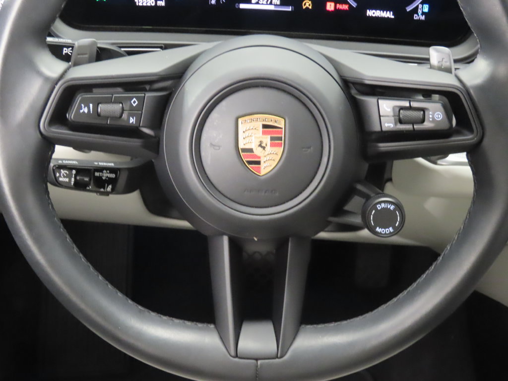 Certified 2025 Porsche Cayenne AWD/4WD image 19
