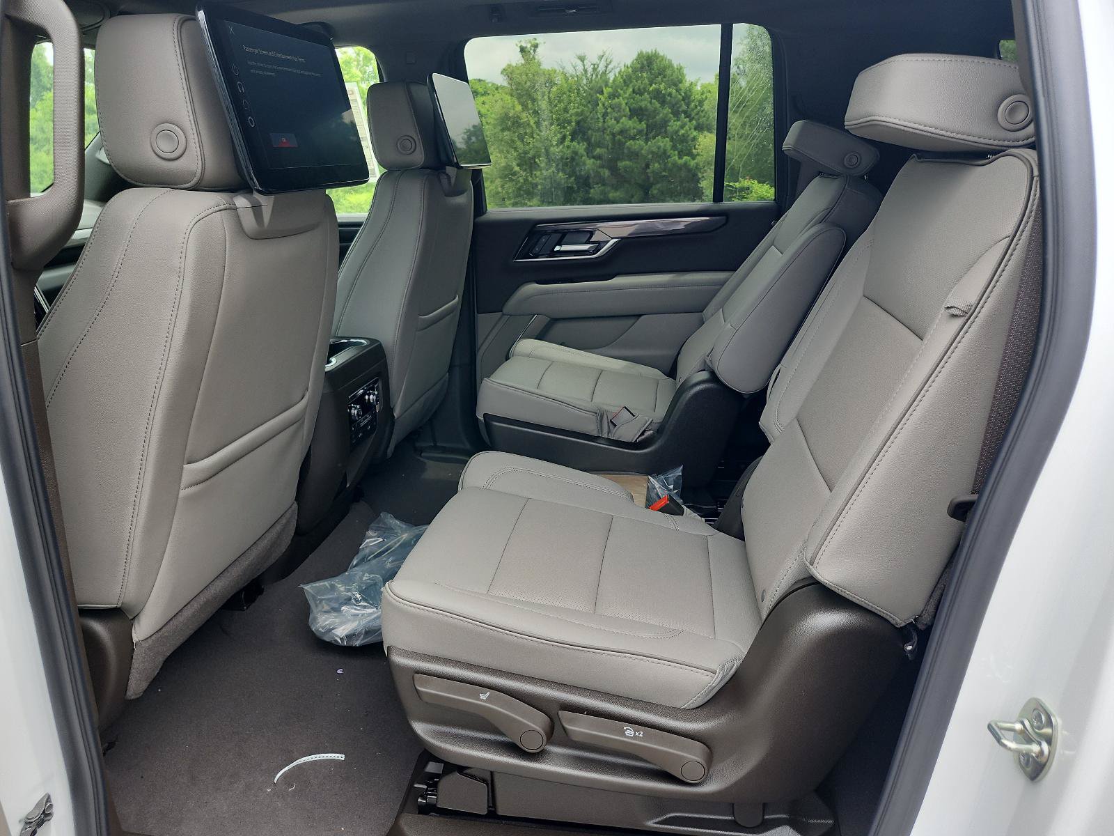 New 2026 GMC Yukon XL Elevation w/ Elevation Premium Package RWD image 15