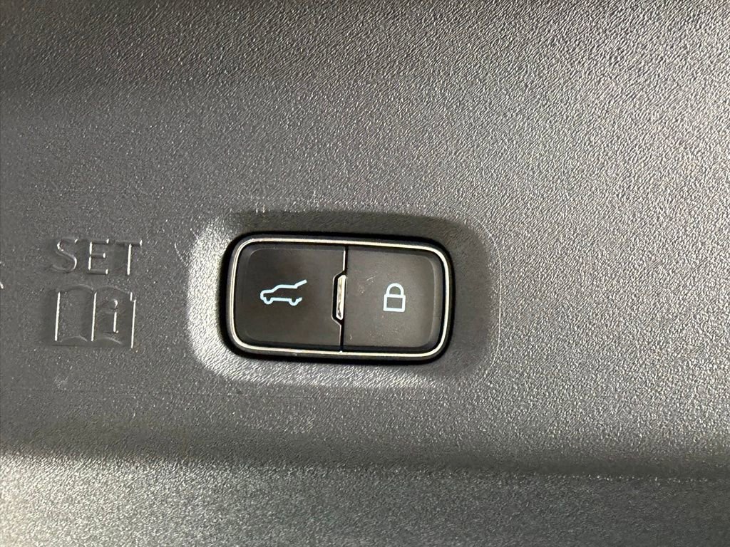 Used 2025 Ford Expedition Max Platinum AWD/4WD image 32