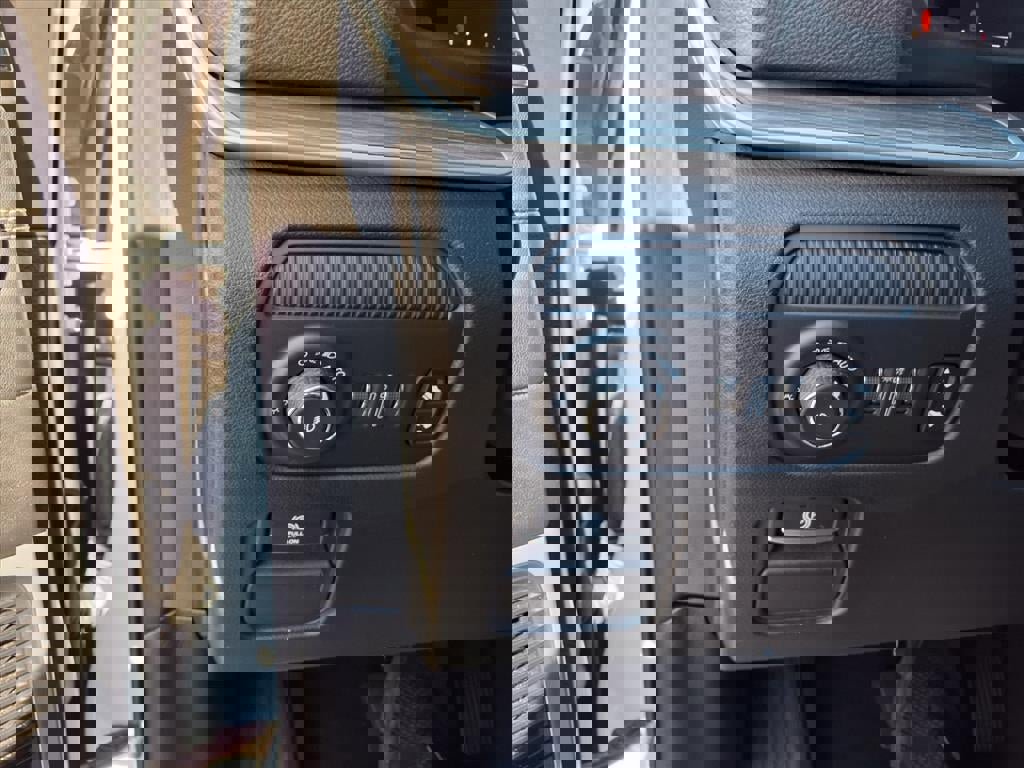 Used 2024 Jeep Wagoneer L Series II w/ Premium Group I image 17