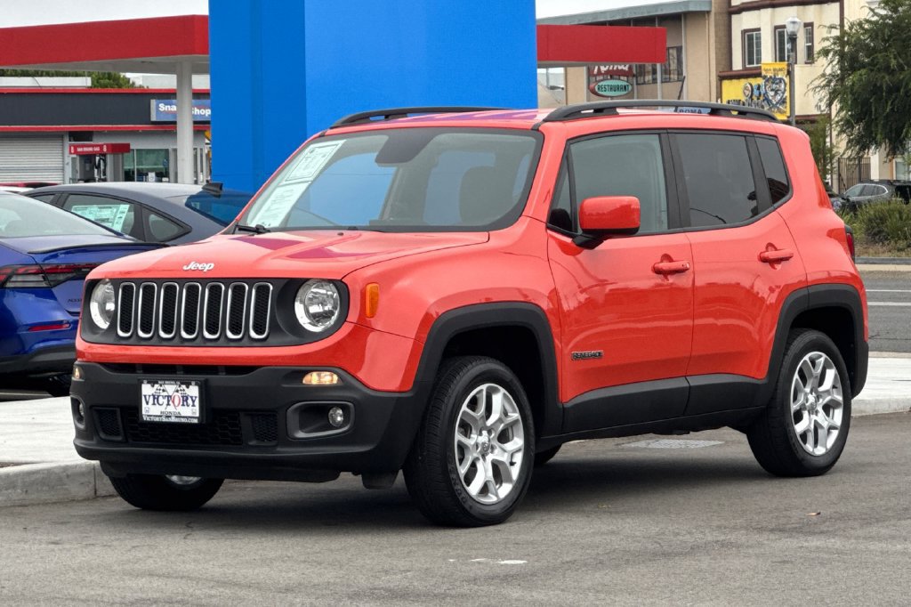 Used 2015 Jeep Renegade Latitude w/ Cold Weather Group II AWD/4WD image 8