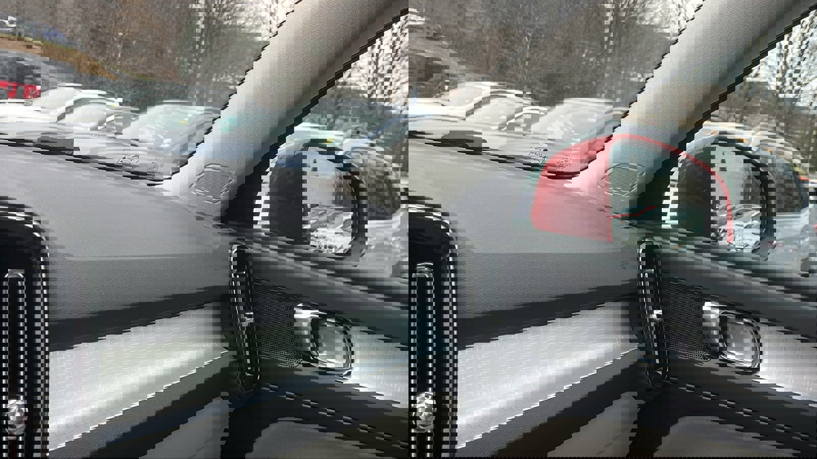 Used 2022 Volvo XC40 T5 Momentum image 18