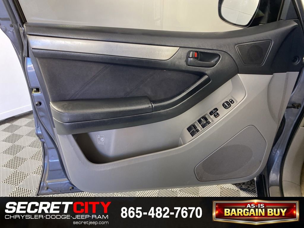 Used 2004 Toyota 4Runner Limited image 12