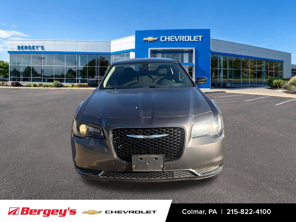 Used 2018 Chrysler 300 Touring w/ Sport Appearance Package RWD image 11